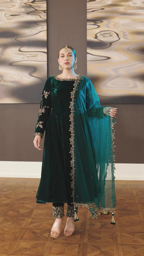 Luxurious Embroidered Velvet 3 pcs Unstitched Suit