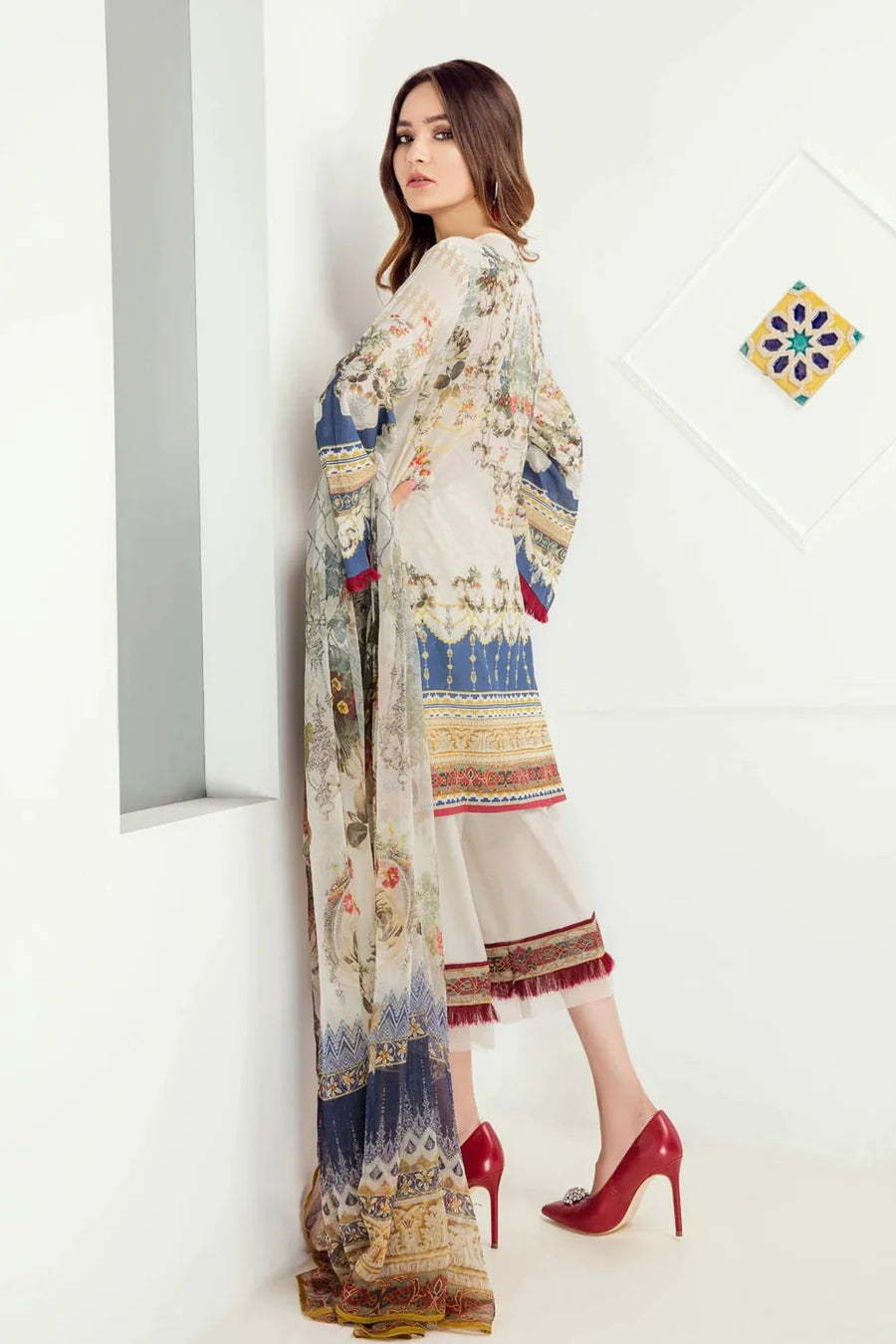 3 Piece Heavy Bunch Digital Printed Lawn Suit With Soft Chiffon Dupatta - Unstitched